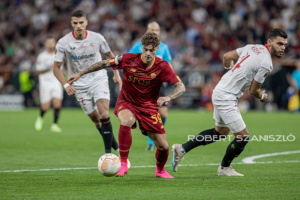 Nicola Zalewski of Roma competes for the ball during the UEFA Europa League final at Puskás Aréna on May 31, 2023 in Budapest, Hungary.
