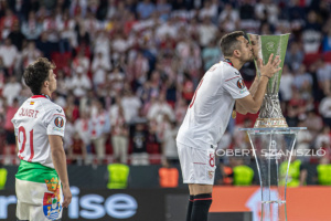  Joan Jordán of Sevilla kiss the trophy on the podium aftre the UEFA Europa League final at Puskás Aréna on May 31, 2023 in Budapest, Hungary.

