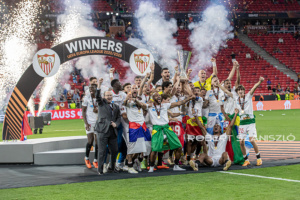 Team Sevilla celebrate the victory after the UEFA Europa League final at Puskás Aréna on May 31, 2023 in Budapest, Hungary.
